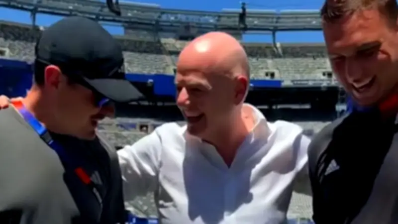 FIFA-Präsident Infantino wird zum Greenkeeper vor der WM