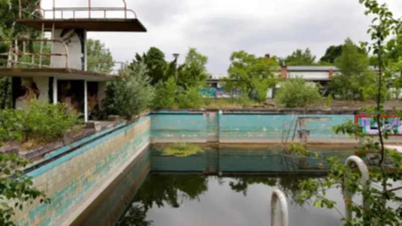 Freibad-Krise in Berlin: Symbol für kommunalen Rückzug