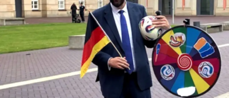Fußball-WM in Brandenburg: Public Viewing und Sticker-Album der Landesregierung