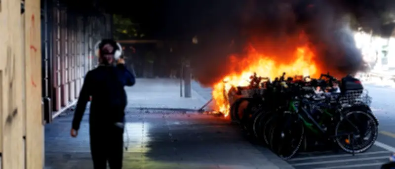 G7-Protest in Genf: Steine und Tränengas bei Eskalation