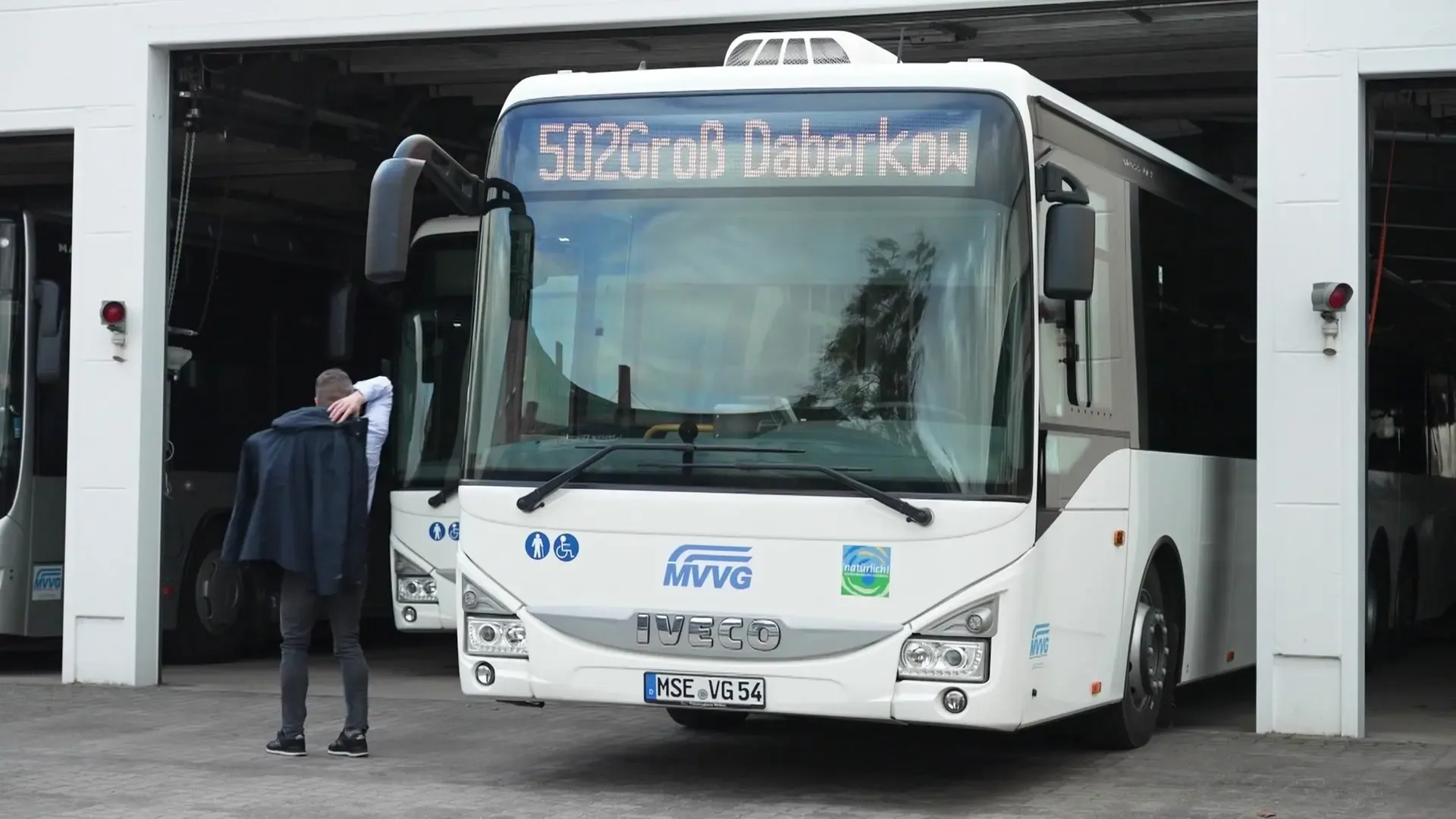 Geldmangel stoppt Elektrobusse in der Mecklenburgischen Seenplatte