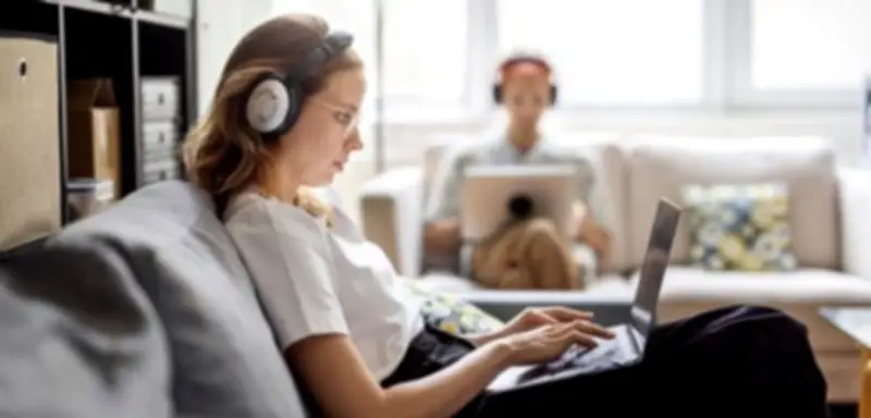 Gen Z verdient mit Mitte 20 mehr als Millennials im gleichen Alter