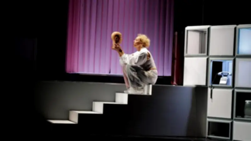 Gewinnspiel: 5×2 Tickets für „Division“ mit Katja Riemann im Renaissance-Theater
