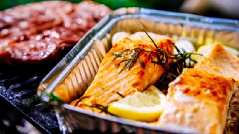 Grillen mit Aluschale: Geschmack, Umwelt und Gesundheit im Nachteil