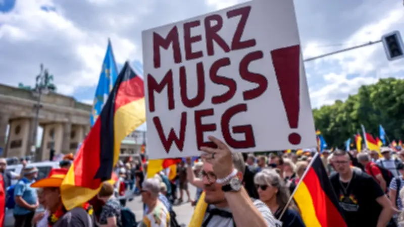 Großdemo in Berlin: 4000 Teilnehmer legen Straße des 17. Juni lahm