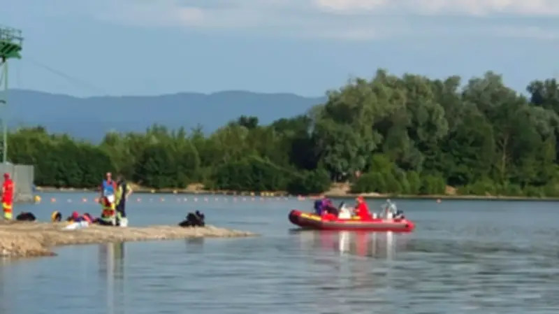 Großeinsatz am Baggersee in Kehl: Mann nach Badeunfall vermisst