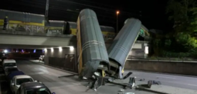 Güterzugunglück in München: Waggons stürzen von Brücke, Person schwer verletzt