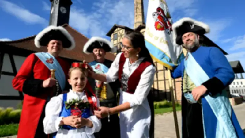 Halloren feiern uraltes Salzarbeiter-Fest „Sonnen“ in Halle