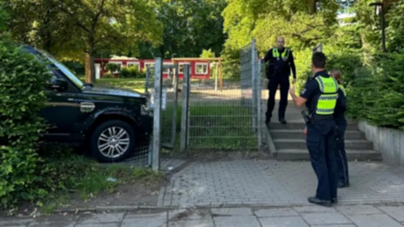 Hamburg-Blankenese: 75-jährige Oma überfährt zwei Kinder vor Grundschule