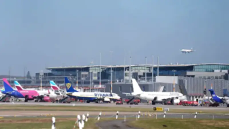 Hamburger Flughafen testet Sicherheitsroboter zur Zaunüberwachung