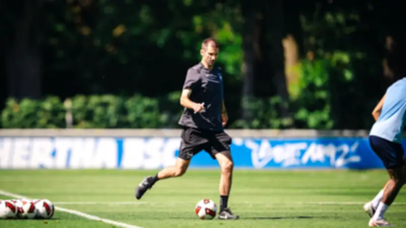 Hertha-Training: Co-Trainer Mijatovic (46) hilft als Spieler aus