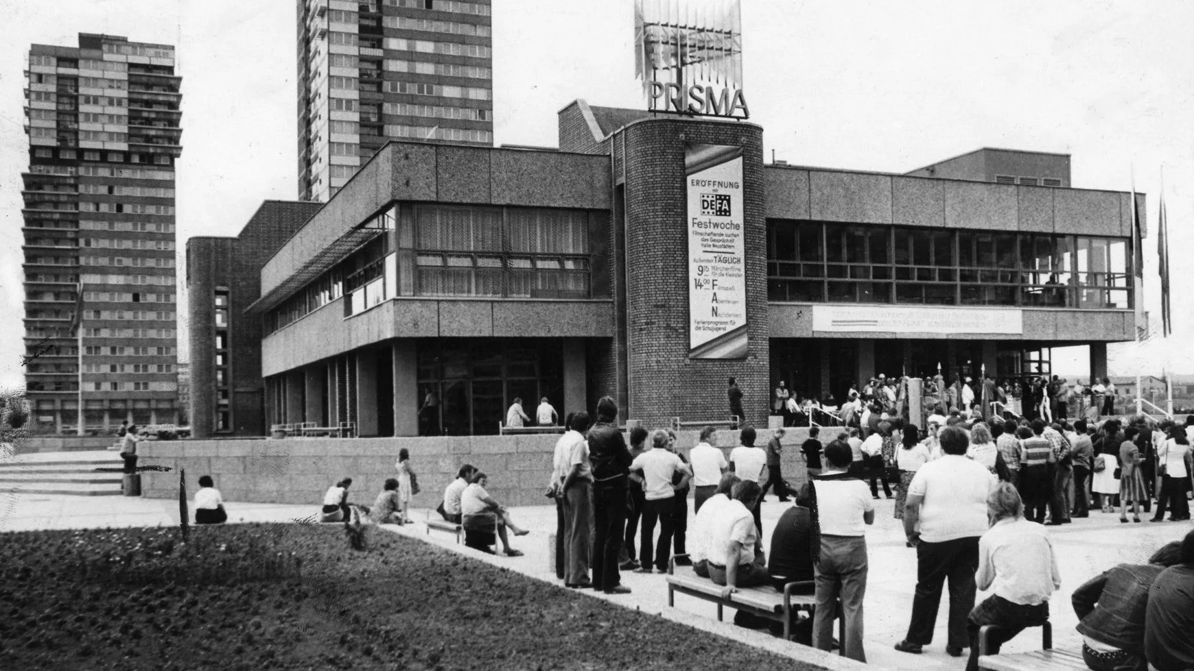 Stadtarchiv Halle bittet um Hilfe bei Identifizierung alter DDR-Fotos