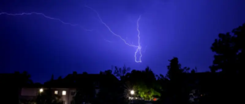 Hitzewelle in Deutschland: Rekord von 41,5 Grad, Unwetter und Verkehrschaos