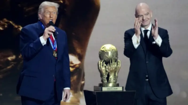 Hitzlsperger kritisiert Infantino: „Er verbiegt sich für Trump“