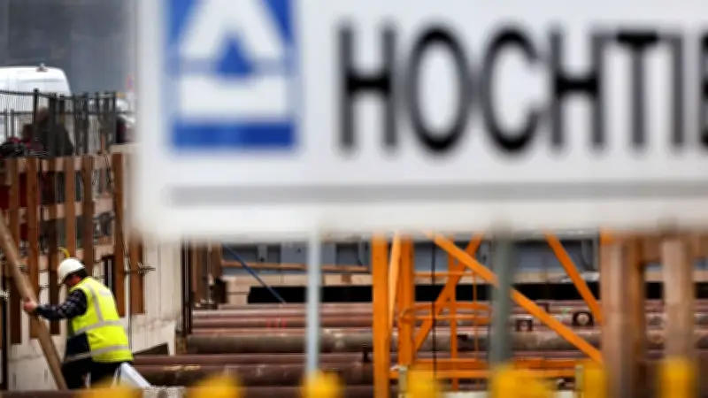 Hochtief steigt erstmals in Dax auf, Porsche SE muss weichen
