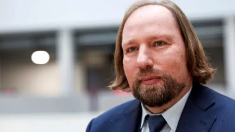 Hofreiter nennt Kubicki „klassischen Macho“ – Strack-Zimmermann amüsiert
