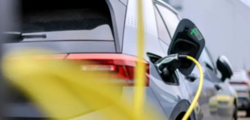 Hohe Spritpreise treiben Nachfrage nach gebrauchten E-Autos in die Höhe