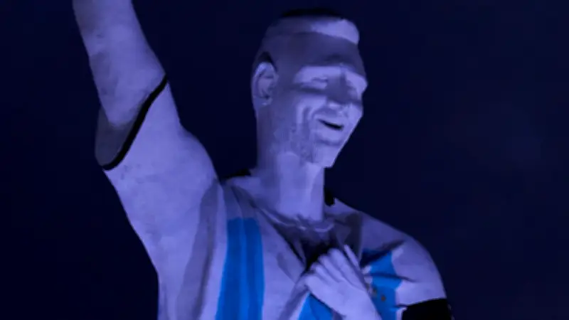 Hohn und Spott: Fans fordern Gefängnis für diese Messi-Statue