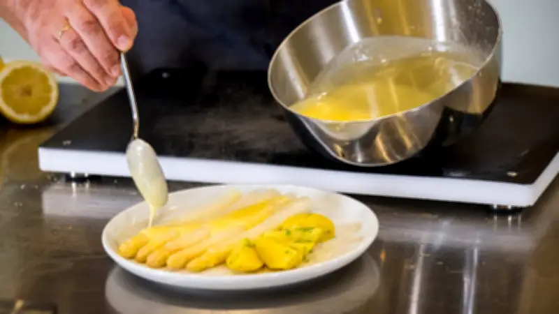 Hollandaise selber machen: Nur vier Zutaten für die perfekte Sauce