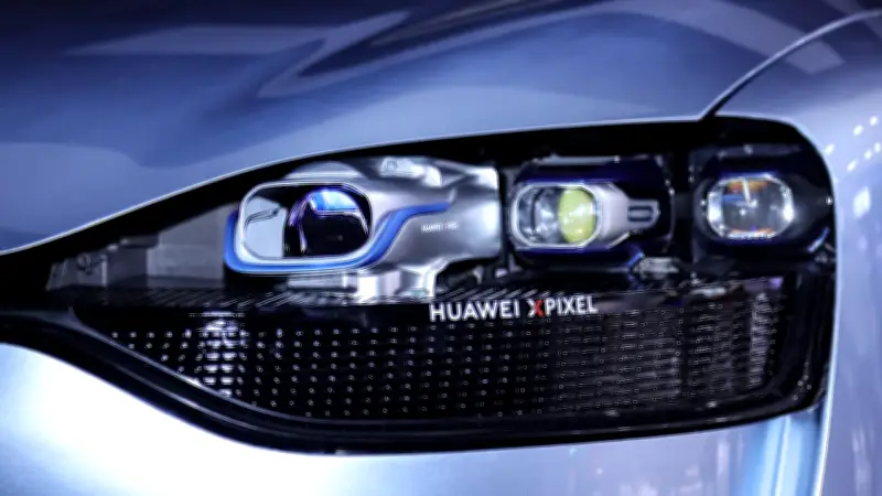 Huawei XPixel: Autoscheinwerfer wird zum Beamer für Filme und Sicherheit