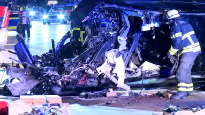 Illegales Autorennen in Hamburg? Frau stirbt bei Crash in Bahrenfeld