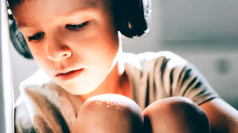 Introvertierte Kinder: Warum „Such dir mehr Freunde“ oft falsch ist