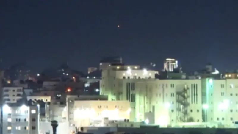 Iran bricht Waffenruhe: Raketenangriff auf Israel