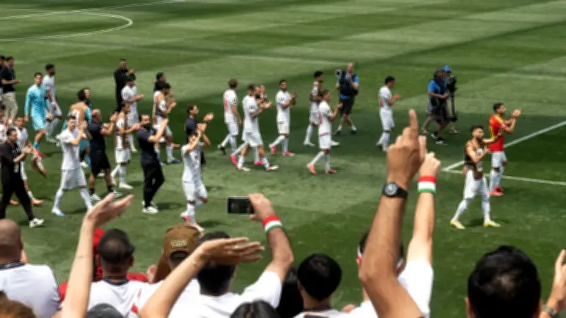 Iran feiert mit regimekritischen Fans – FIFA-Beschwerde nach Schah-Flaggen