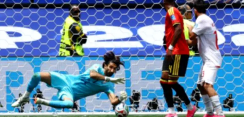 Irans Torwart Beiranvand stoppt Belgiens Goldene Generation