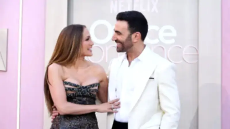 Jennifer Lopez weist Dating-Gerüchte um Ted-Lasso-Star zurück