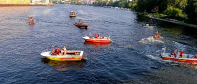 Jugendlicher in Spree verschwunden: Großsuche in Berlin-Oberschöneweide