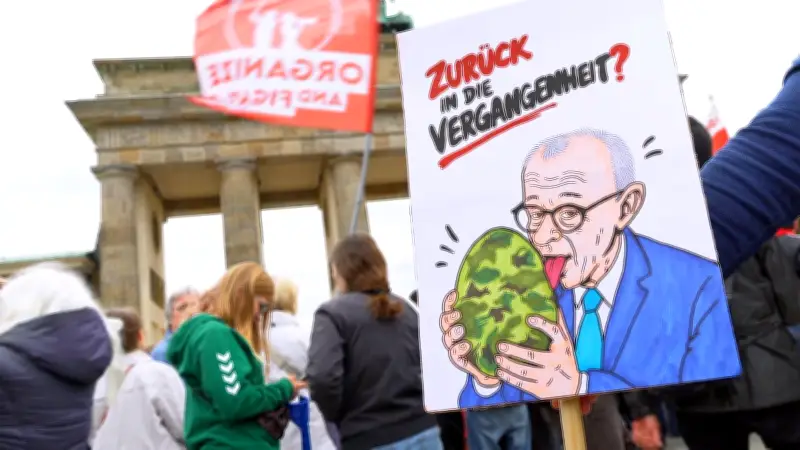 Jugendwort-Abstimmung: Merz-Kritiker kapern Voting mit „Mehrzweckeier“