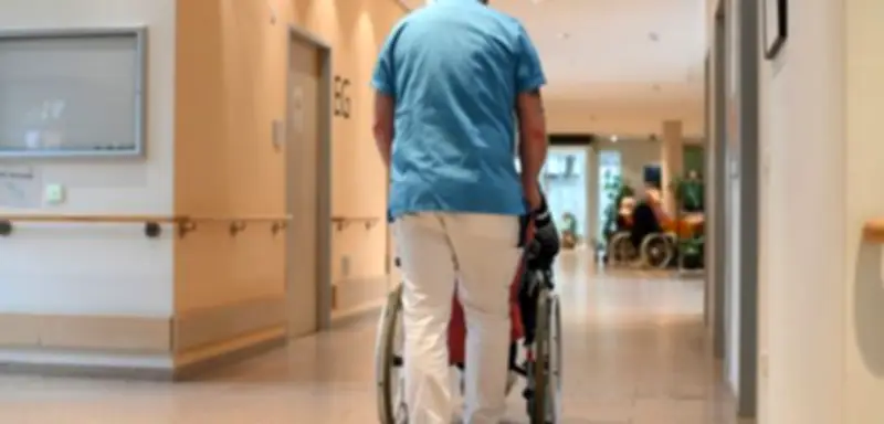 Kassenchef fordert Stopp der Pflegereform von Gesundheitsministerin Warken