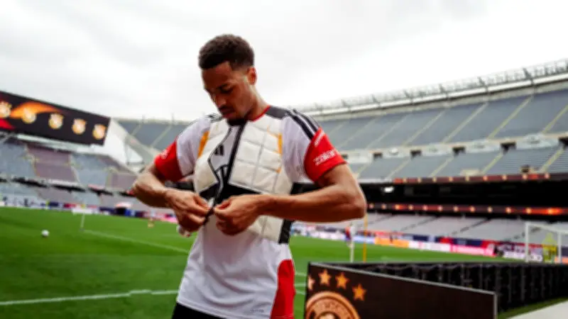 Kühlwesten und XXL-Schuhe: DFB rüstet sich gegen WM-Hitze