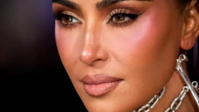 Kim Kardashian zeigt erstmals gemeinsames Foto mit Lewis Hamilton