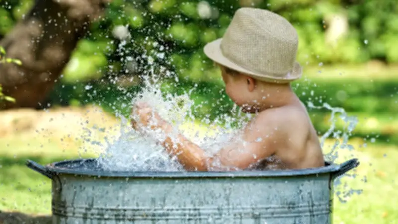 Kopfschutz bei Sonne: Warum Hüte für Kinder lebenswichtig sind