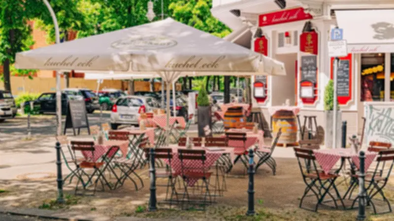 Kuchel Eck am Ludwigkirchplatz: Traditionskneipe startet nach Insolvenz neu