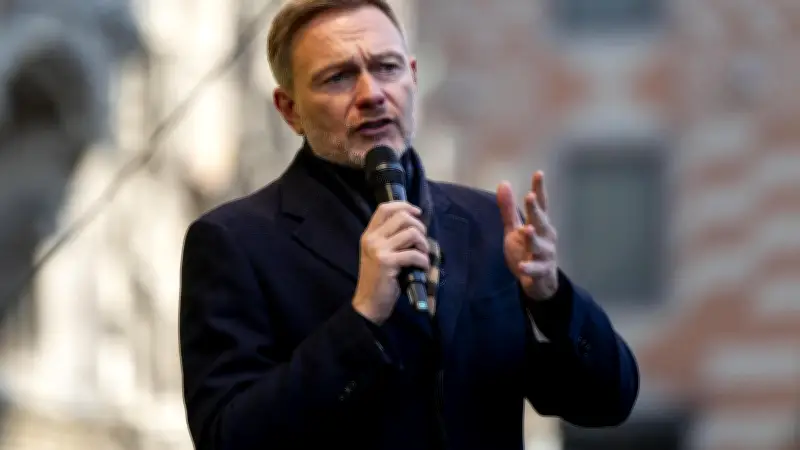 Lindner kritisiert Merz: „Was hat er früher beruflich gemacht?“