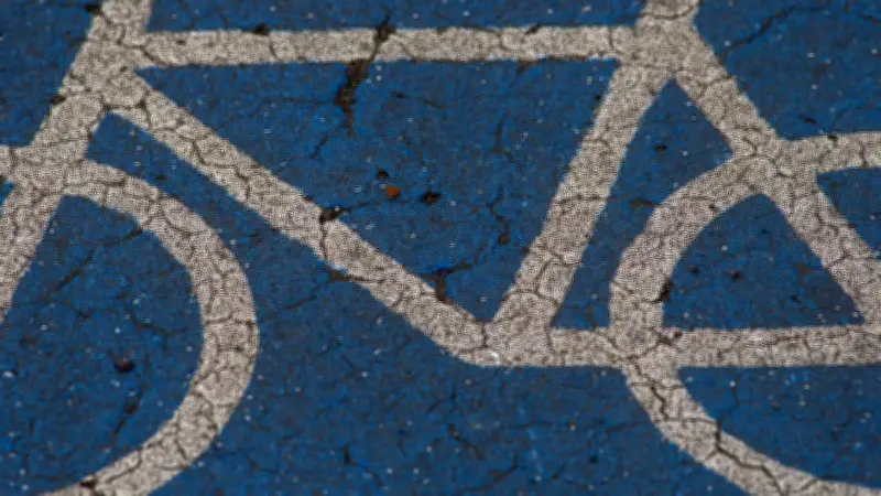Lkw übersieht Radfahrerin: 22-Jährige stirbt bei Unfall in Niedersachsen