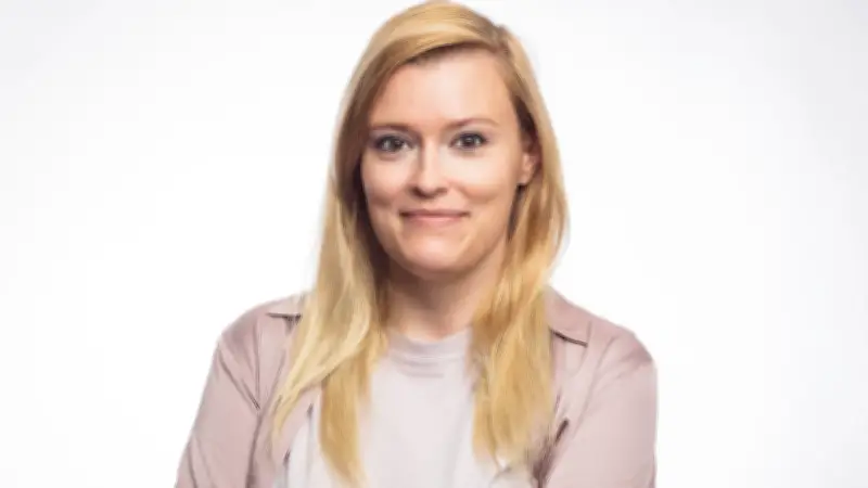 Louisa Stoeffler: Leidenschaftliche Redakteurin für tierische Themen bei PETBOOK
