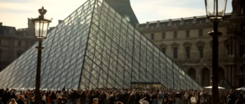 Louvre-Direktor schlägt Alarm: Museum am Ende seiner Kräfte