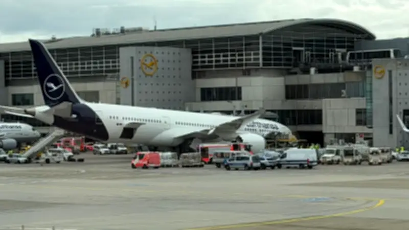 Lufthansa-Boeing 787: Fahrwerk bricht am Frankfurter Flughafen zusammen