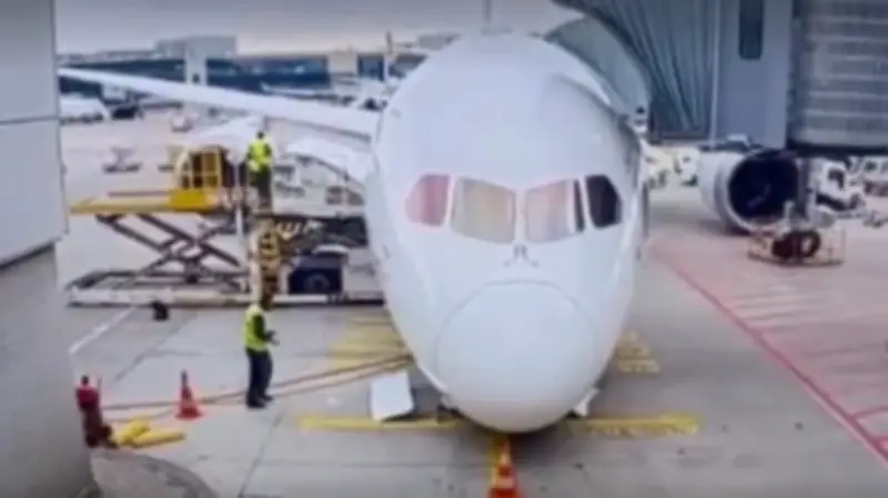 Lufthansa-Boeing in Frankfurt: Bugfahrwerk eingeklappt, mehrere Verletzte