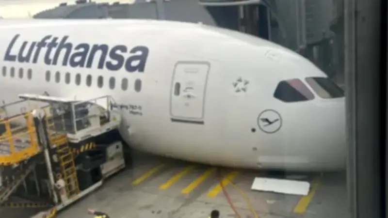 Lufthansa-Flugzeug kracht in Frankfurt am Gate zu Boden