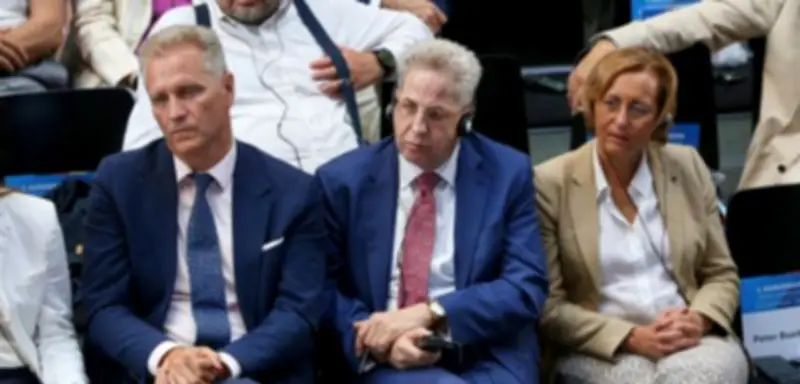 Maaßen attackiert Verfassungsschutz bei AfD-Kongress im Bundestag