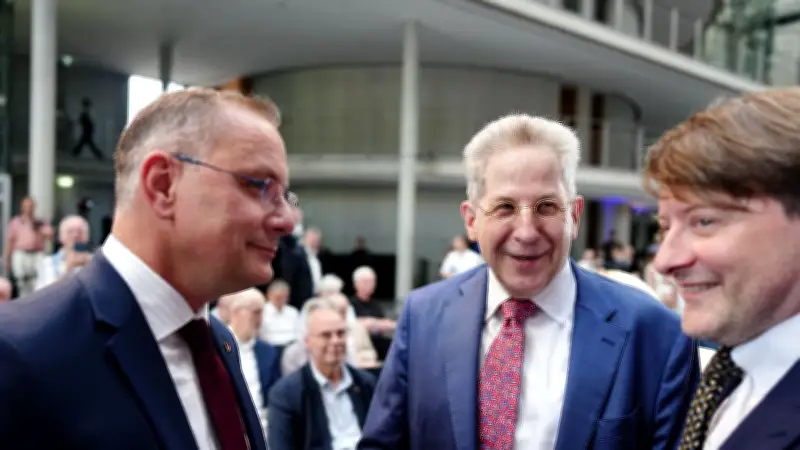 Maaßen provoziert bei AfD-Kongress: „Gruß an die Spitzel“