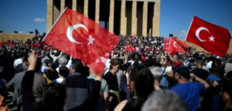 Machtkampf in der Türkei: Erdoğan setzt Oppositionschef ab – droht ihm dasselbe Schicksal wie Orbán?