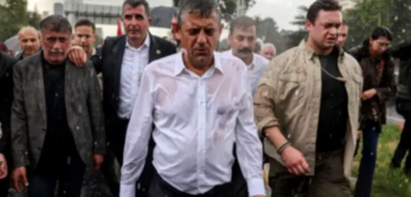 Machtkampf in der Türkei: Oppositionschef Özel ruft zum Widerstand auf