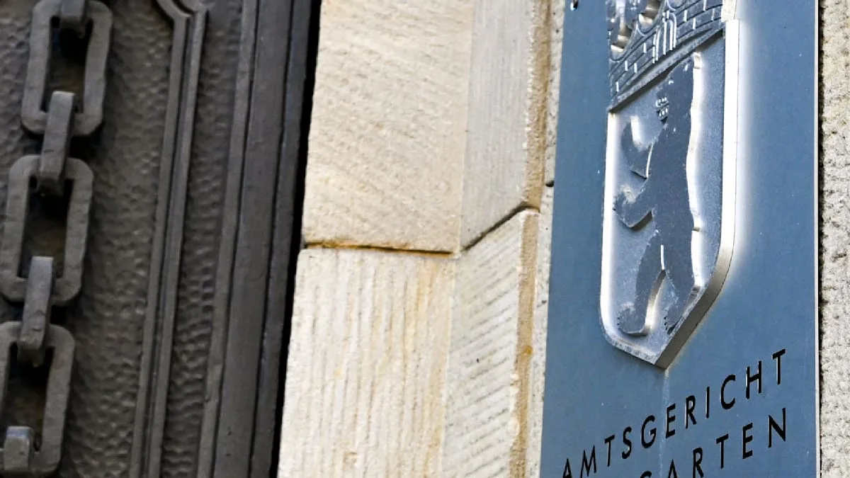 Manipulationen im Melderegister: Angeklagte schweigen vor Gericht