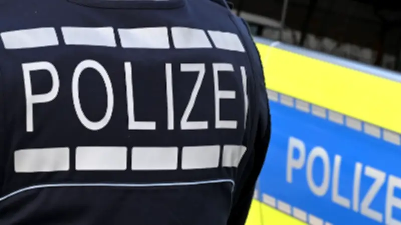Mann bedroht zwei 15-Jährige mit Schusswaffe in Baden-Württemberg